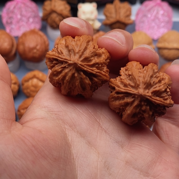 文玩核桃把件九龙筋