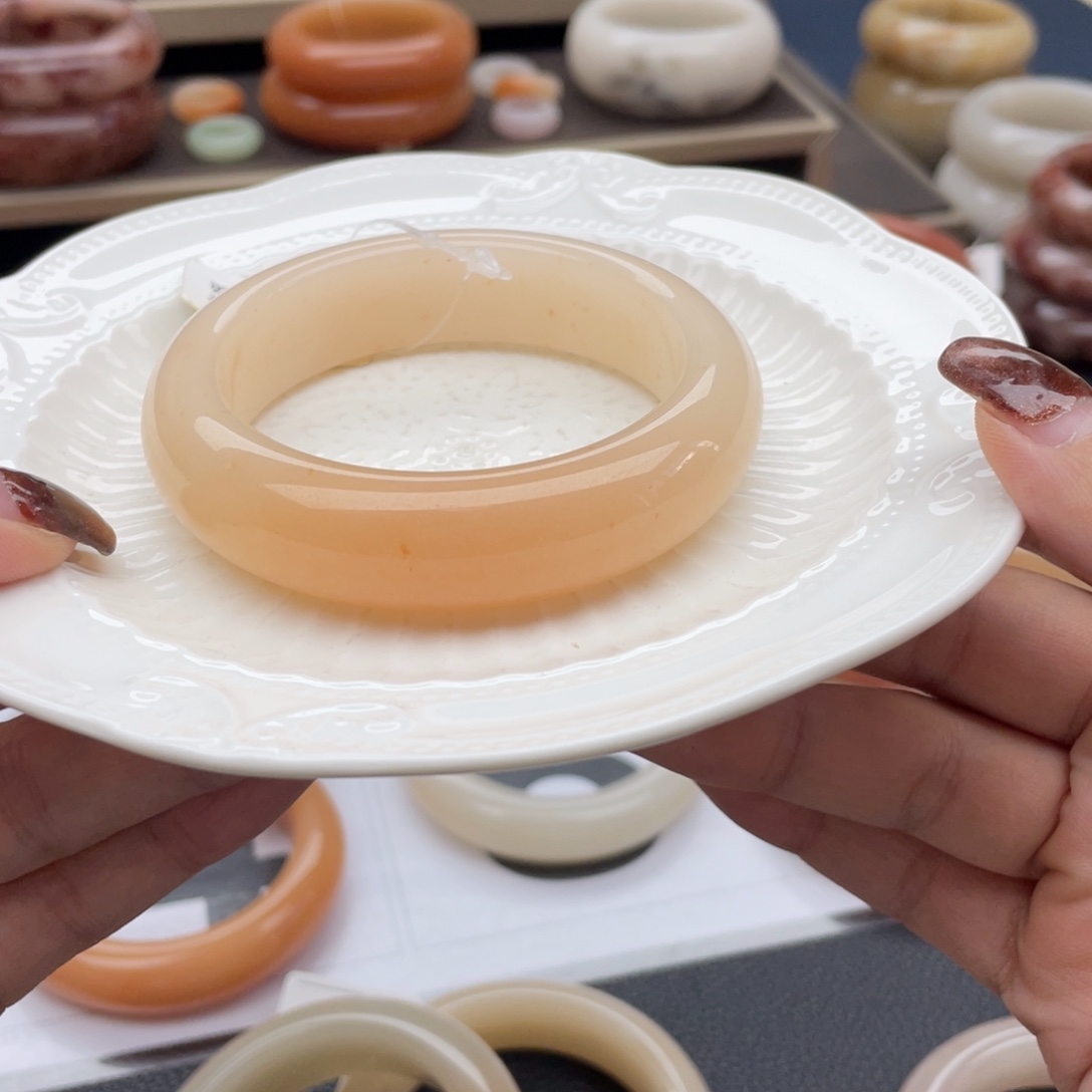 石英质玉未镶嵌手镯