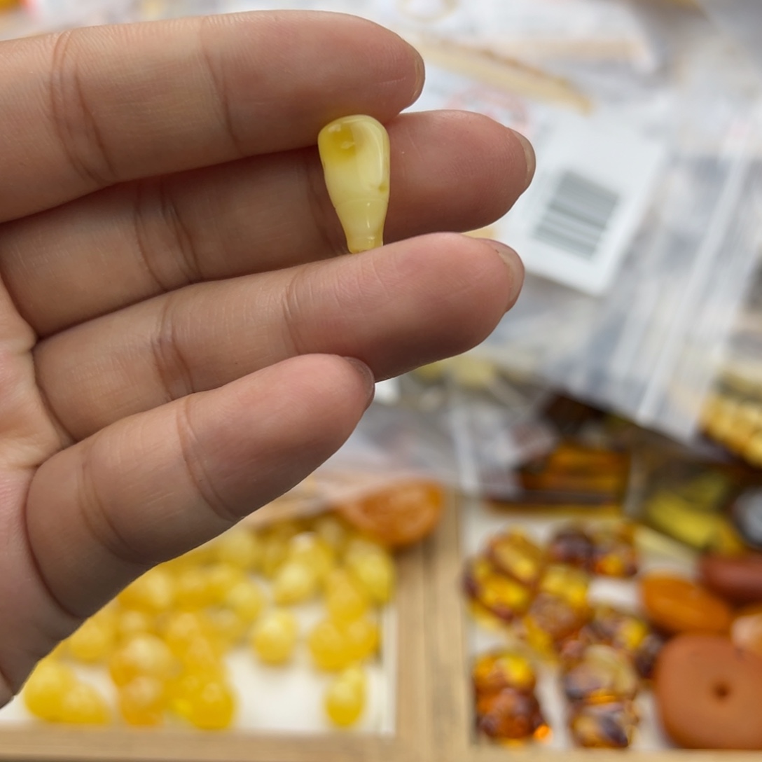 琥珀珠宝奇石未镶嵌