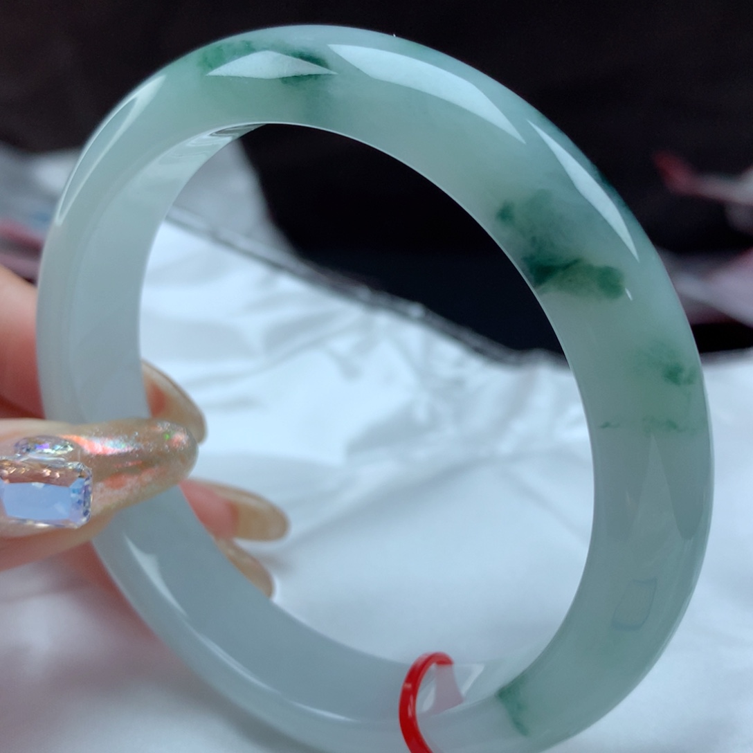 翡翠手镯未镶嵌96737，