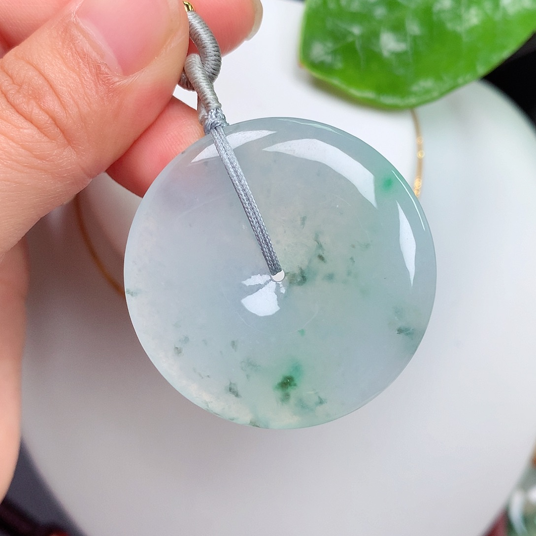 翡翠未镶嵌颈饰平安扣