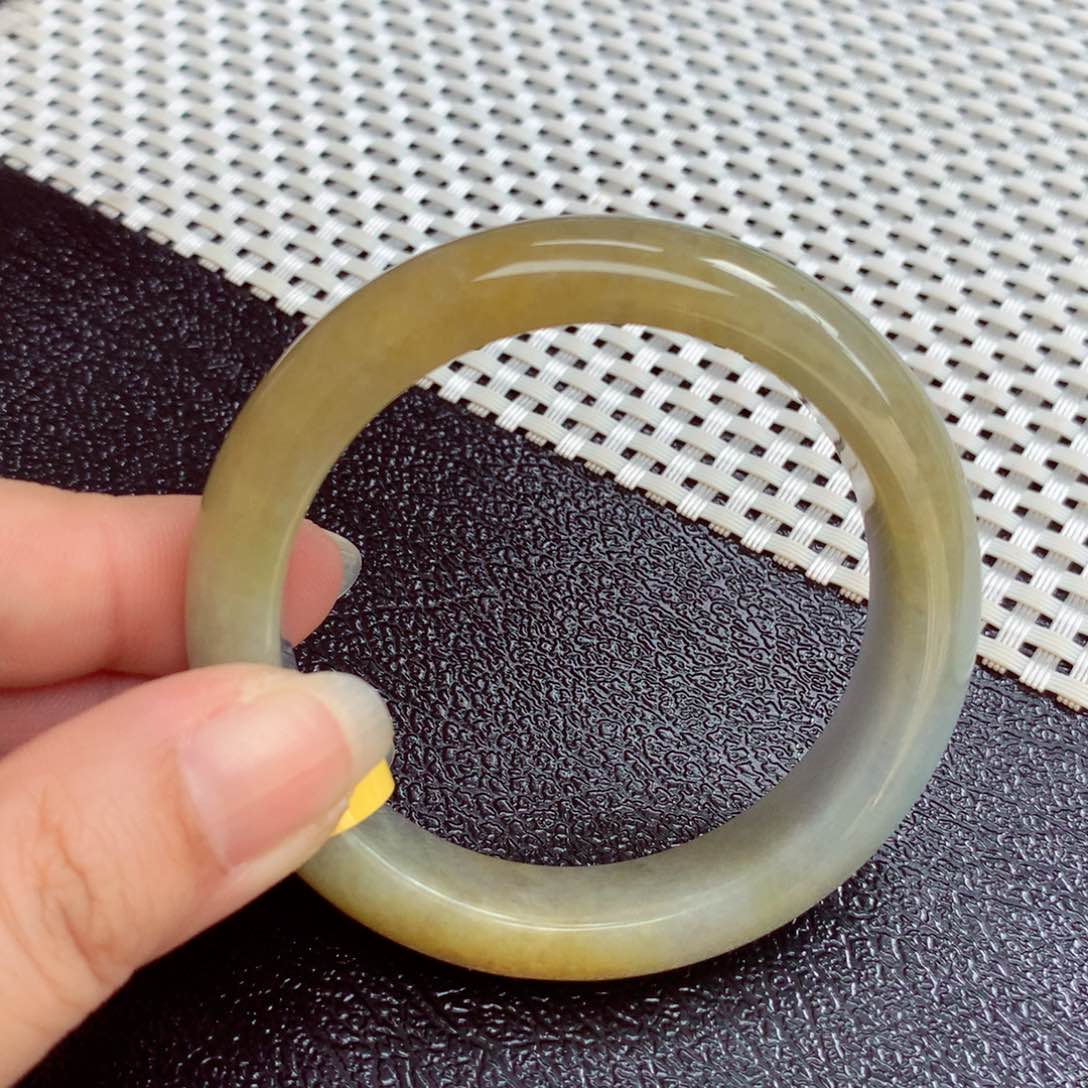 翡翠手镯未镶嵌缅甸