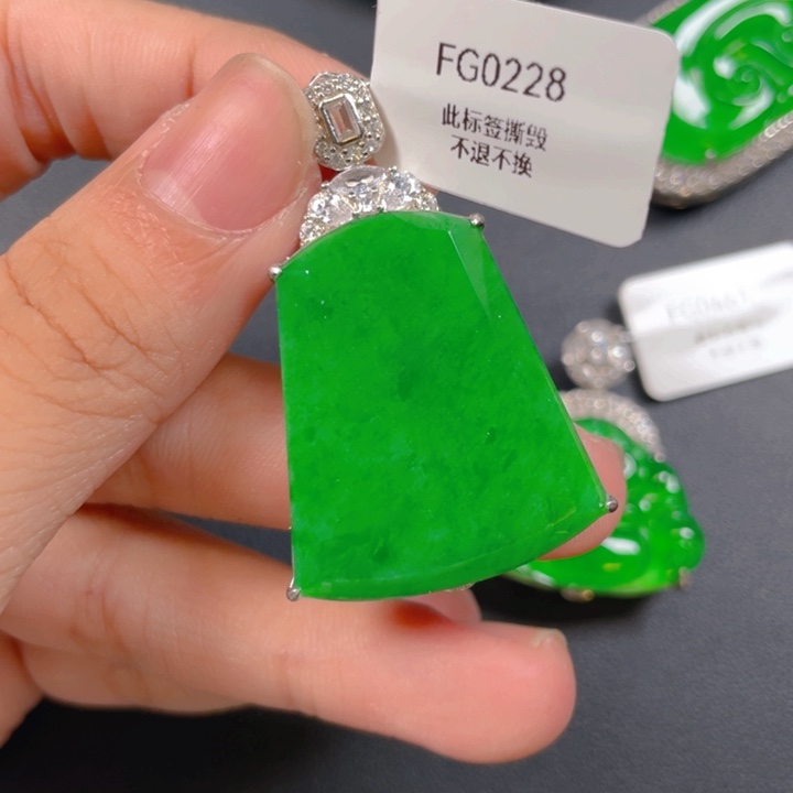 【闪购商品】颈饰银S925镶嵌翡翠翡翠