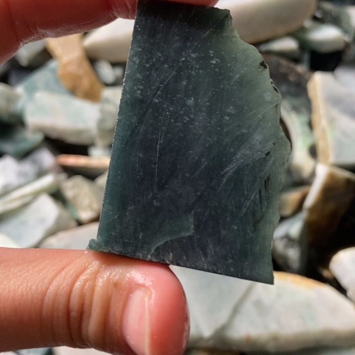 翡翠颈饰未镶嵌天然翡翠