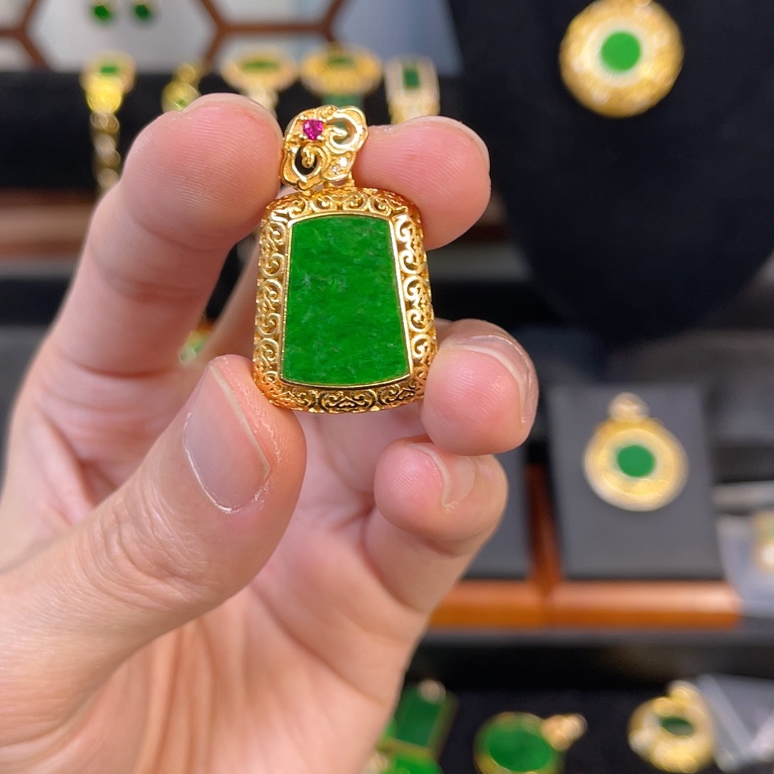 翡翠吊坠(赠链)银S925镀金镶嵌