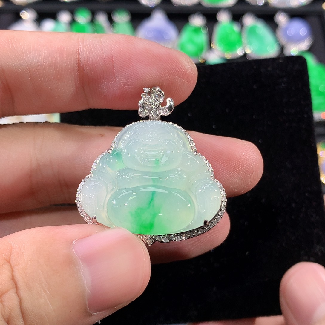 翡翠18K金镶嵌颈饰