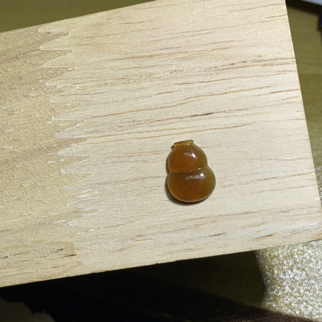 天然缅甸翡翠A货 满色红翡葫芦 尺寸 9.9×7.5×2.3