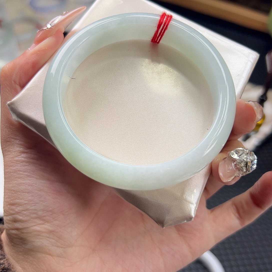翡翠手镯未镶嵌手镯