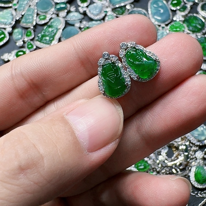 翡翠颈饰未镶嵌天然A货翡翠放漏