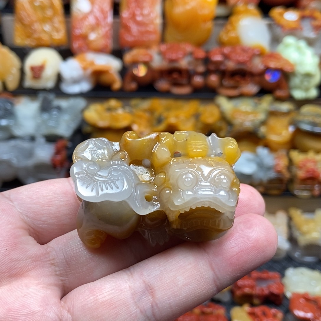 石英质玉（黄龙玉）挂件未镶嵌