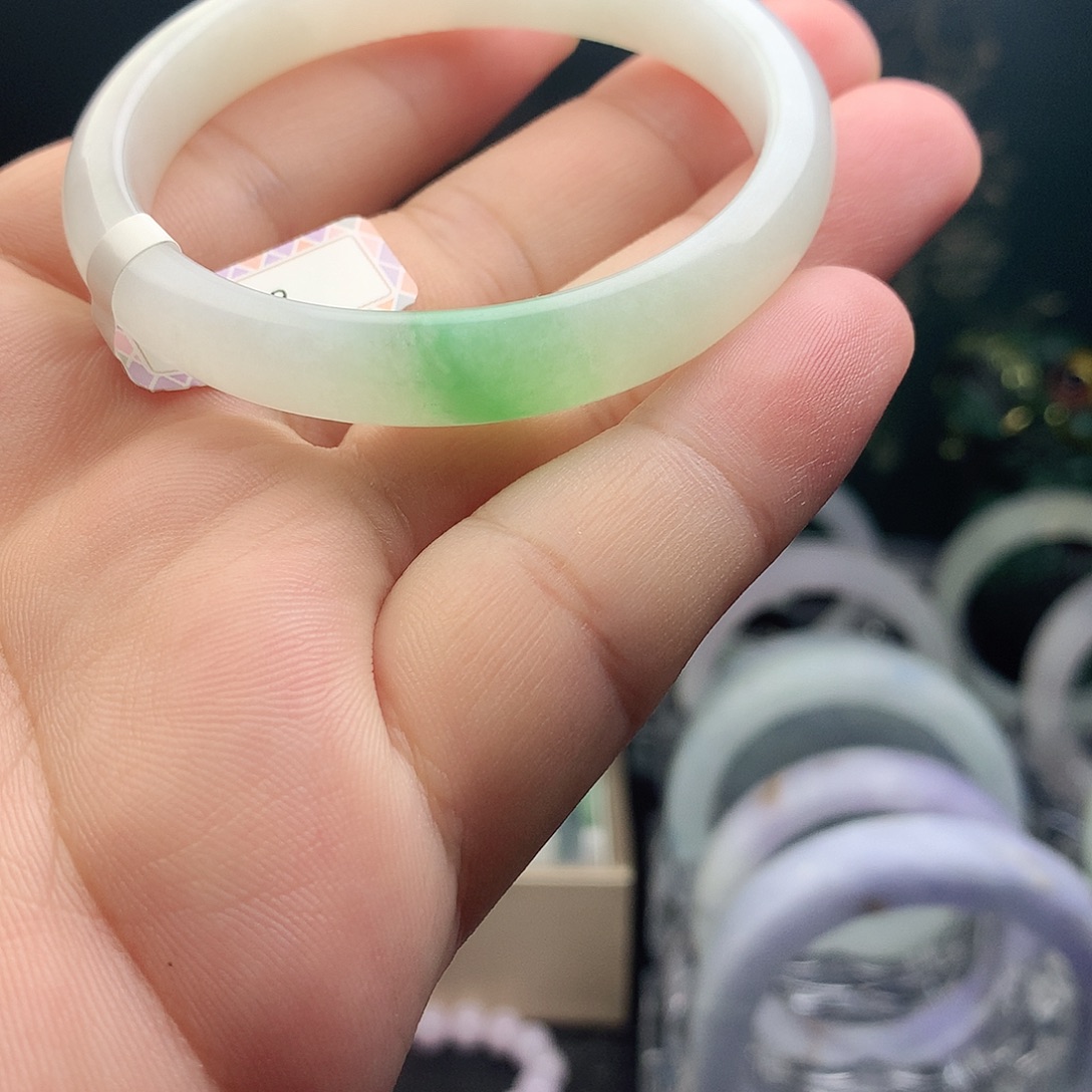 未镶嵌手镯翡翠51.6一抹绿贵妃