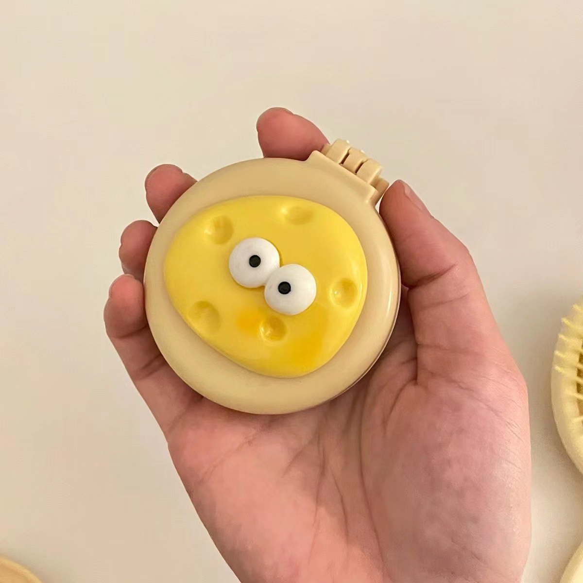 一块小奶酪卡通迷你梳子镜子二合一便携随身可爱化妆梳*8个