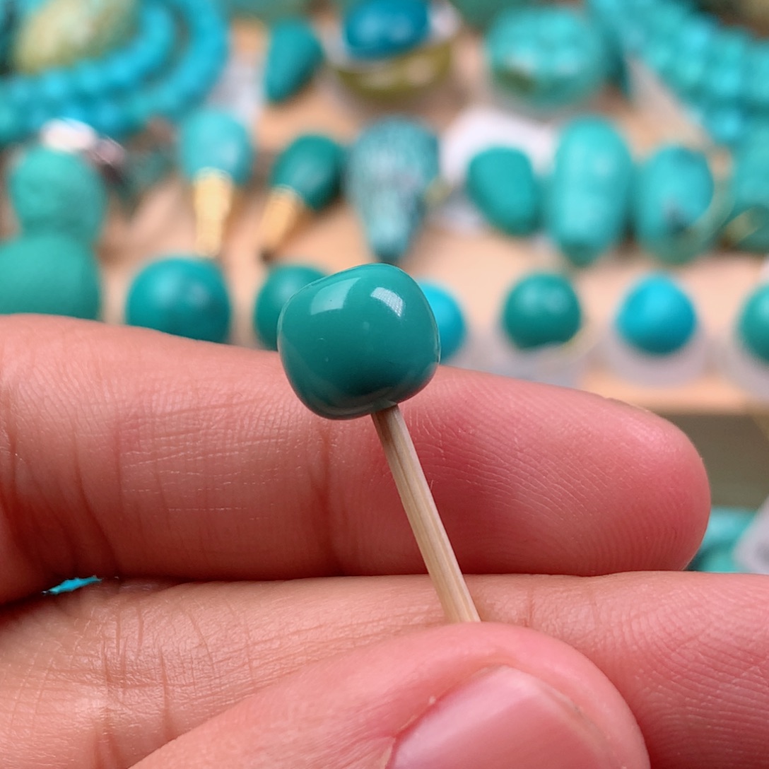 绿松石颈饰未镶嵌刚*?