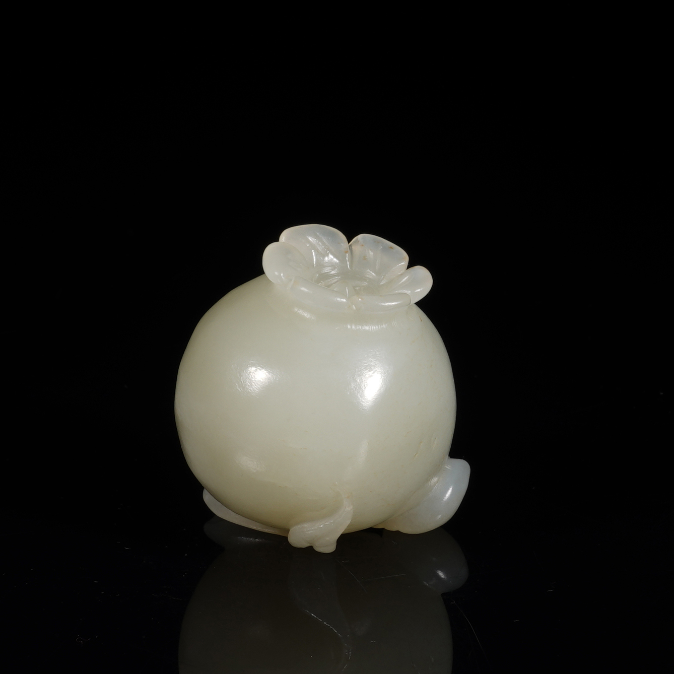 Lot54 清代 和田白玉石榴摆件