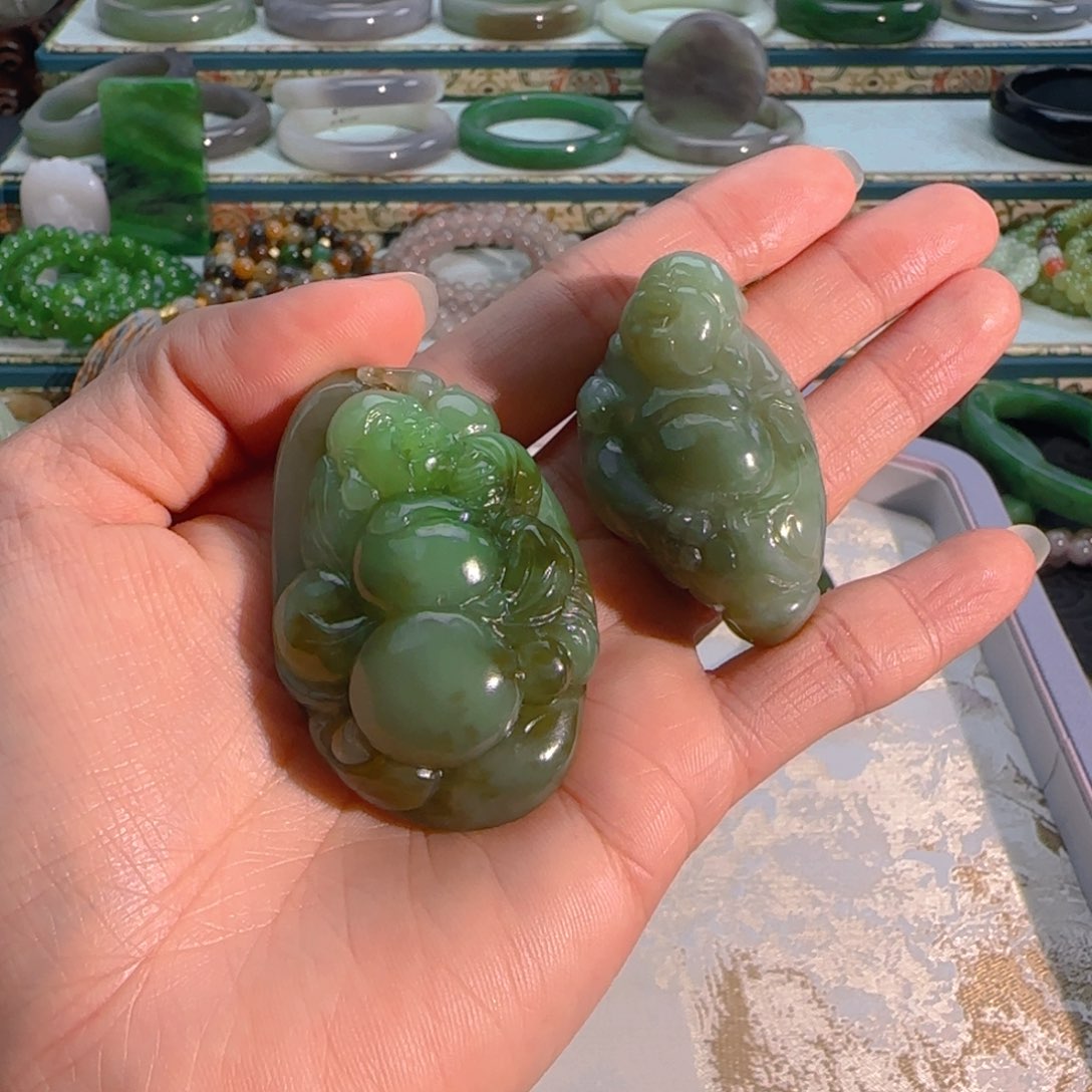 和田玉未镶嵌颈饰木****?