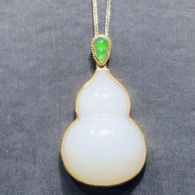 新疆和田玉山流水白玉葫芦吊坠18K金镶嵌