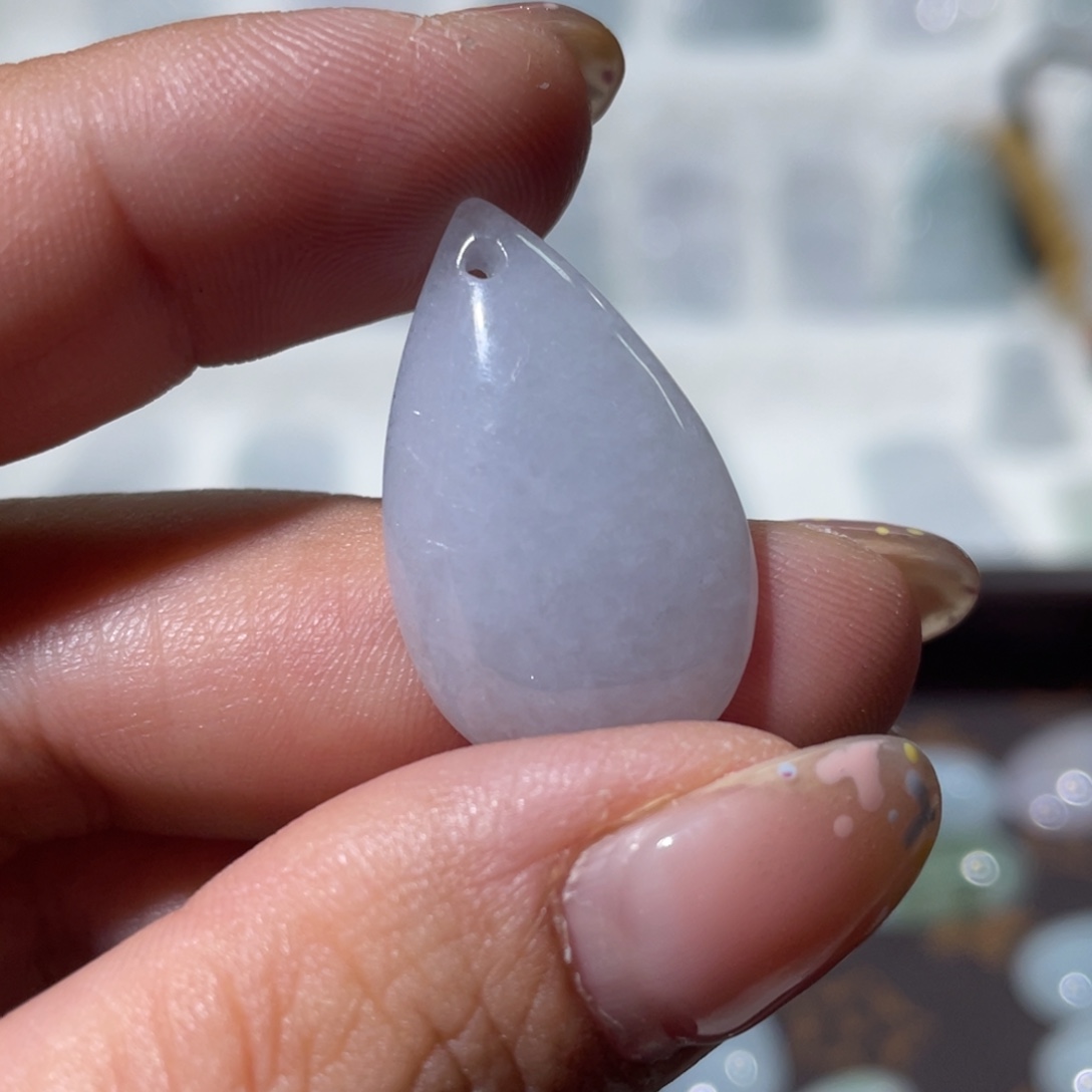 翡翠未镶嵌颈饰水滴