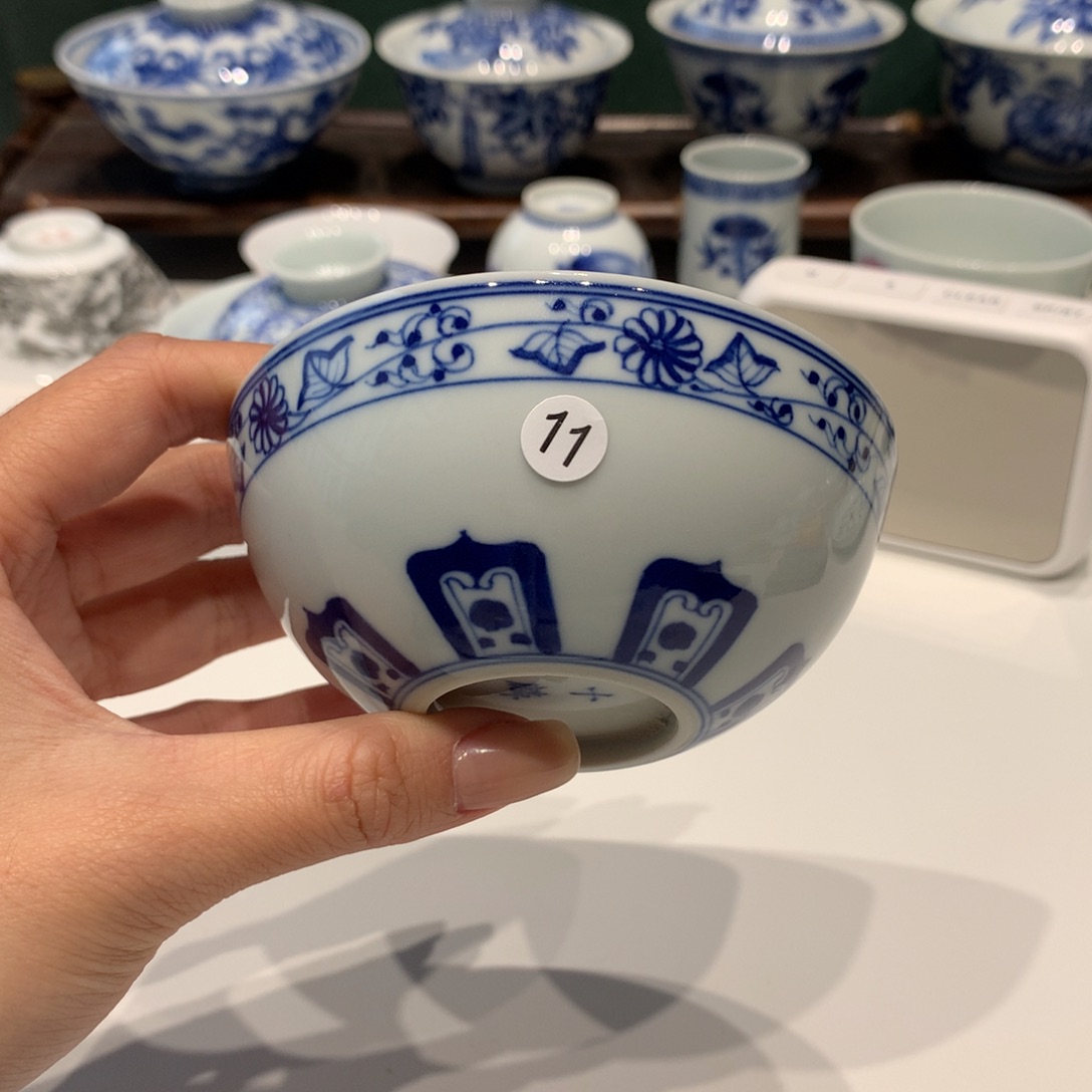 胡*一11青花宝相茶杯一只