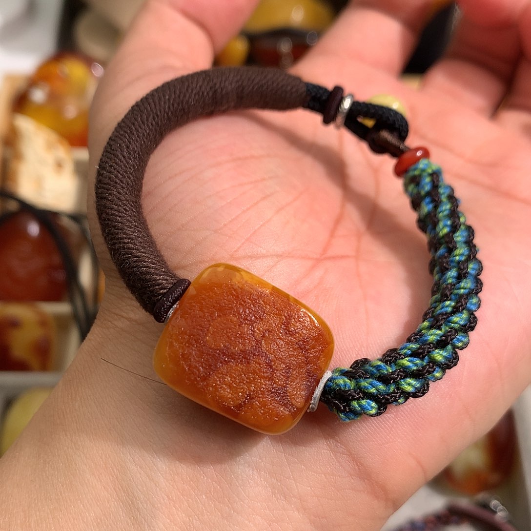 蜜蜡裸石未镶嵌在