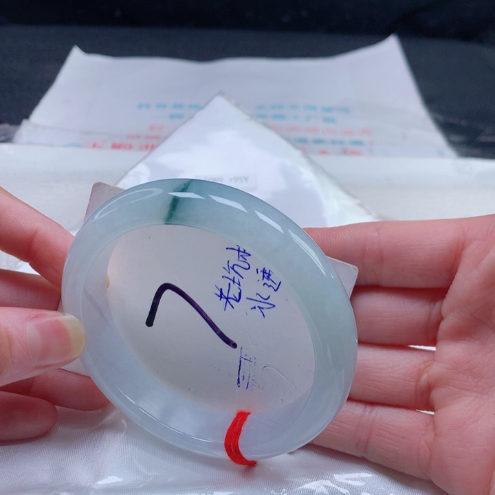 翡翠手镯未镶嵌5657565756575657