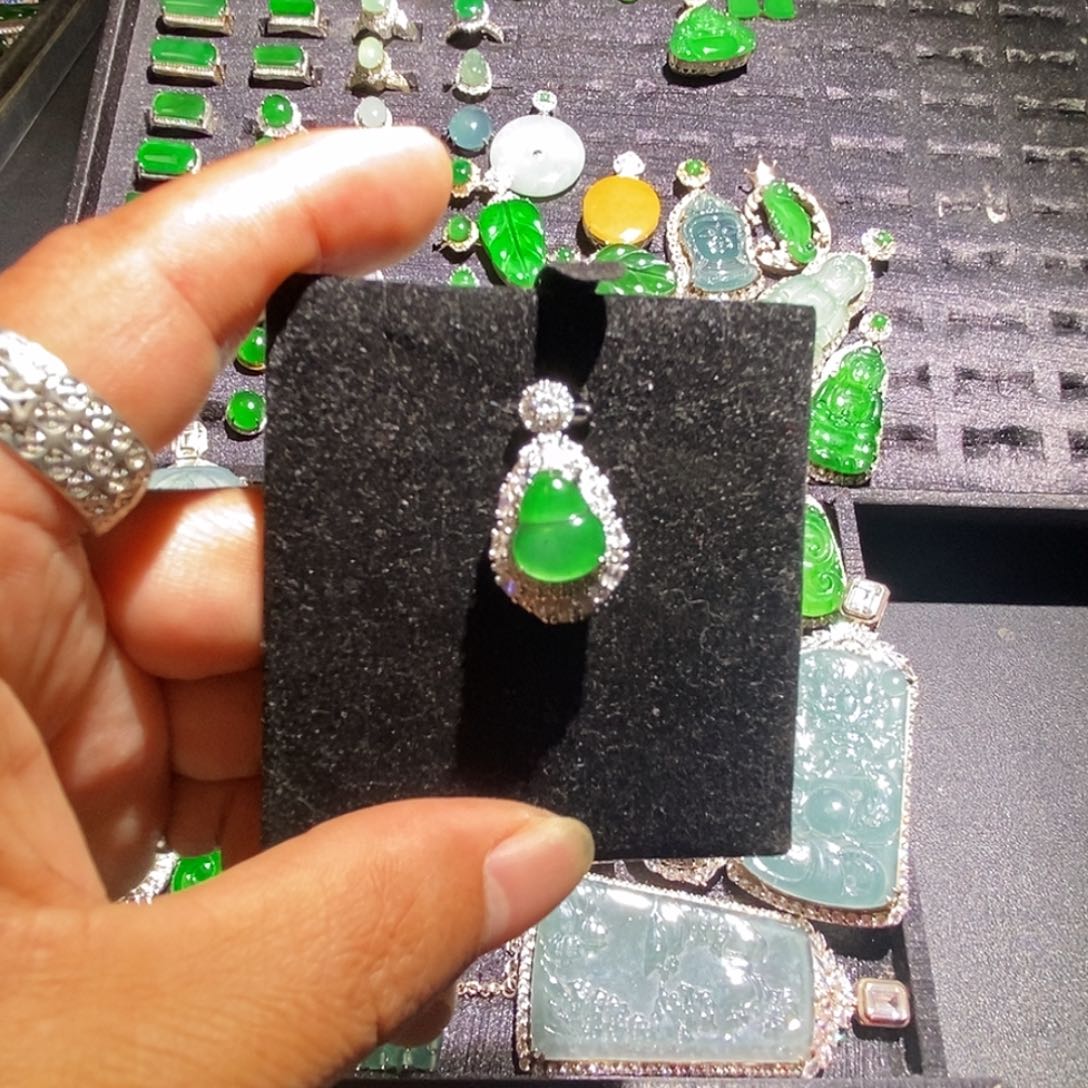 翡翠未镶嵌吊坠(赠链)A货翡翠3