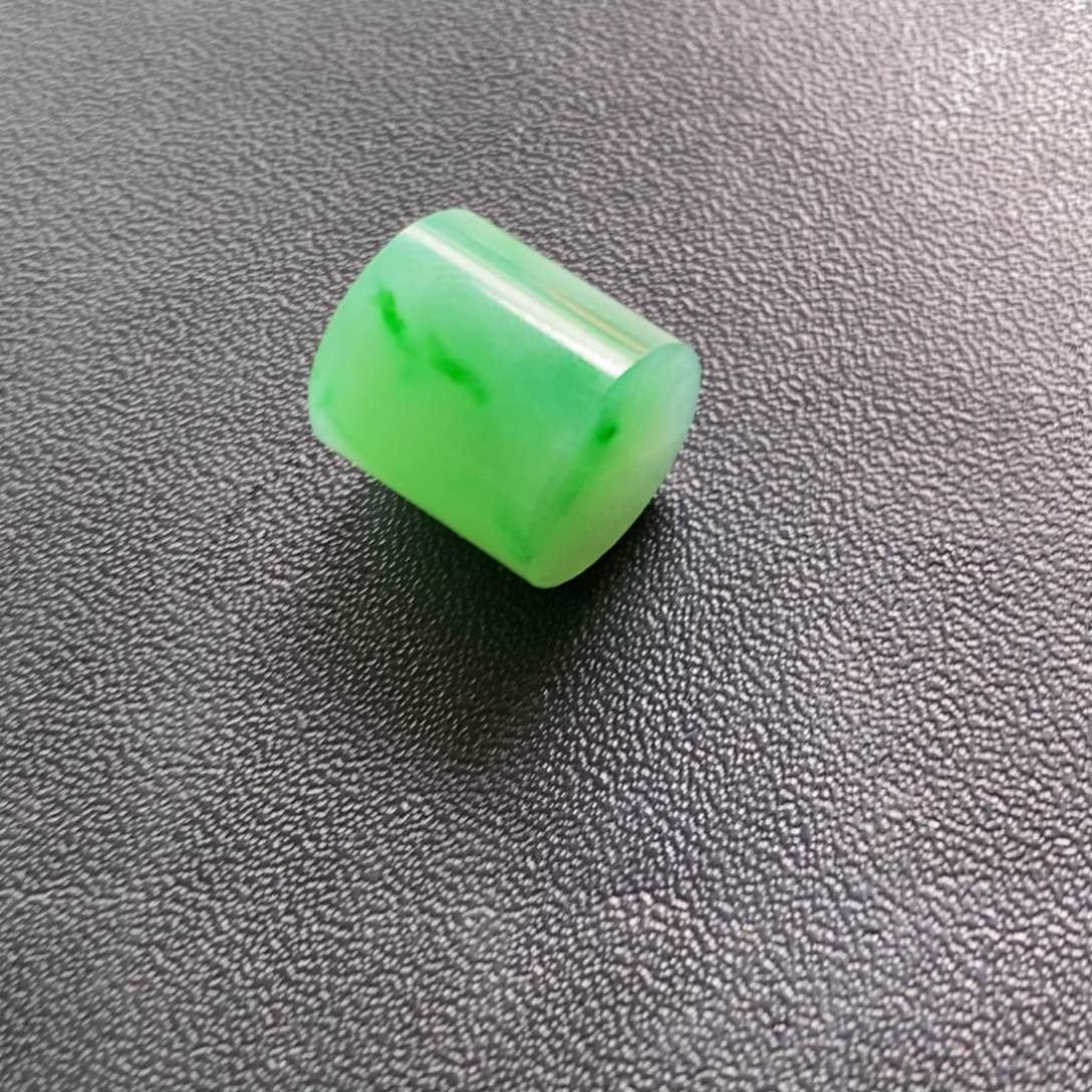 定制翡翠未镶嵌金丝阳绿 翡翠桶珠