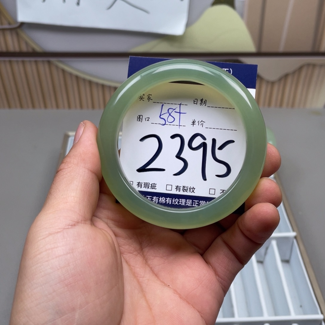 岫玉手镯手镯未镶嵌