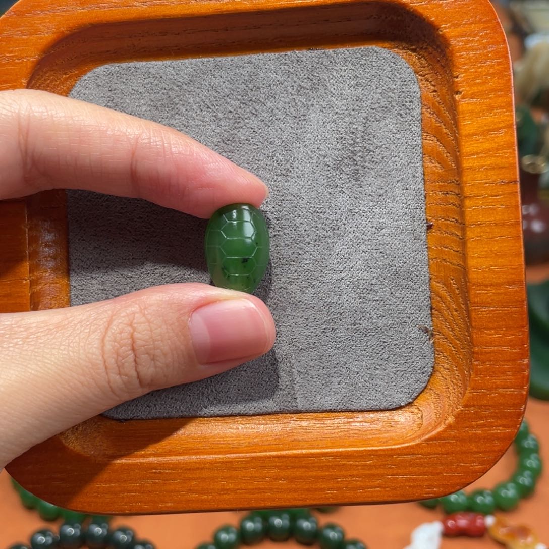 冰***点和田玉未镶嵌颈饰