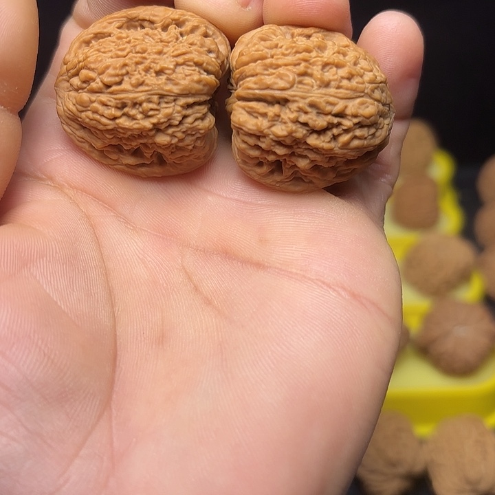 文玩核桃把件凹底拉丝南疆34尺18