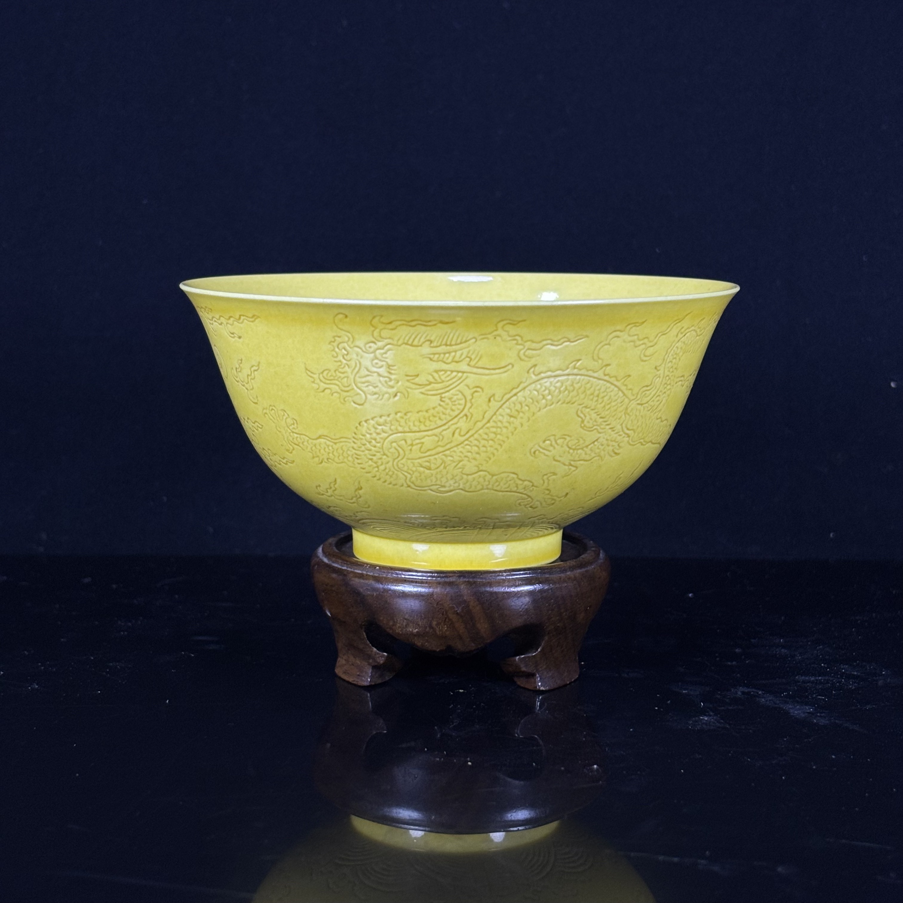 ｛来福甄选｝清 黄釉暗刻龙纹碗