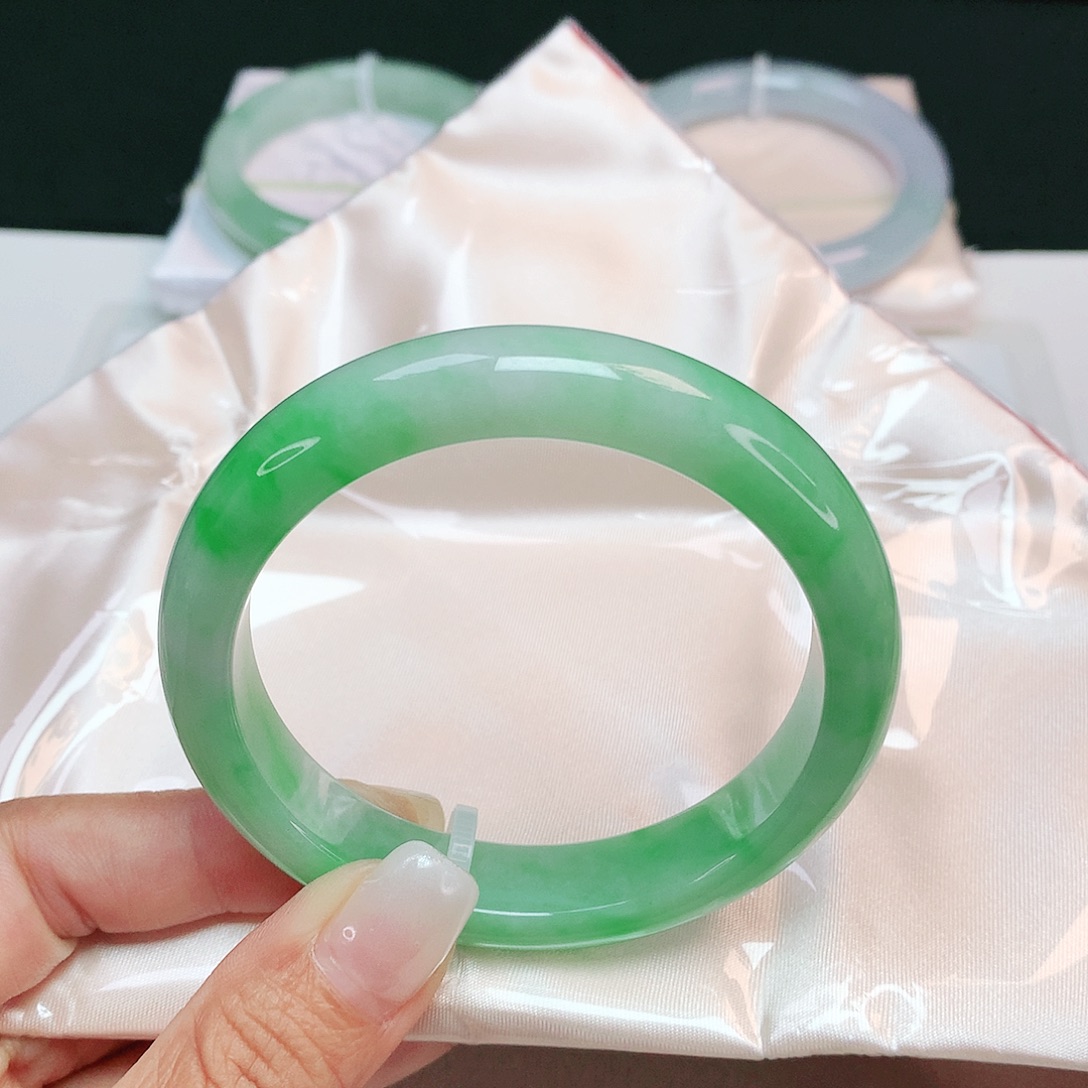 翡翠未镶嵌手镯 正圈56+ 