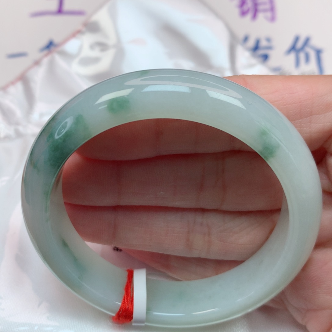 翡翠手镯未镶嵌53.7圈 飘绿花 细腻无纹裂