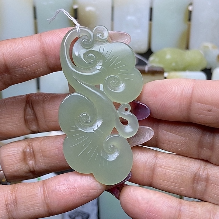 和田玉颈饰足铂镶嵌