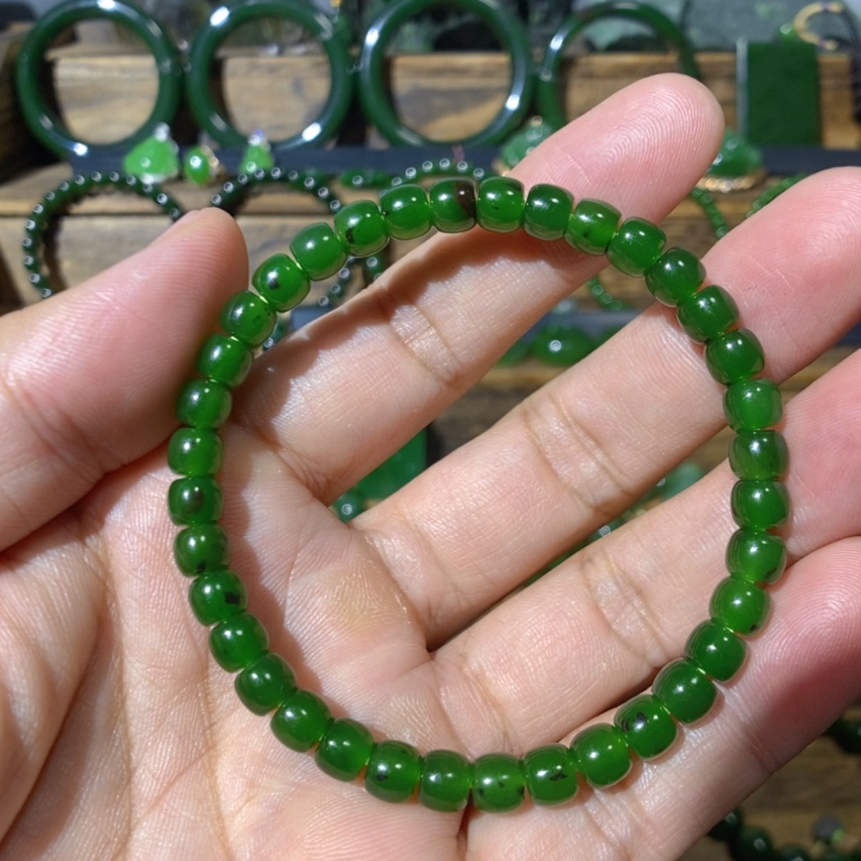 【闪购商品】吊坠(不含链)未镶嵌和田玉俄七红皮辣绿手串 6