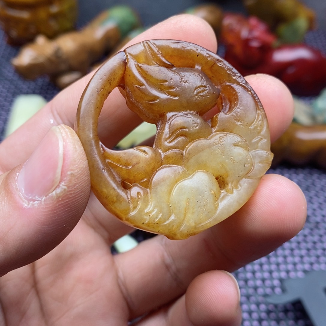 蛇纹石玉颈饰未镶嵌