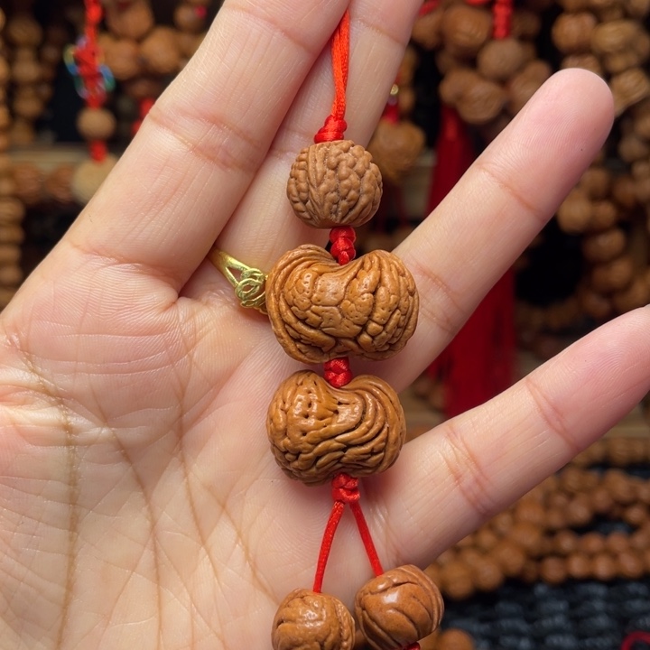 木质类龙纹桃枭挂件