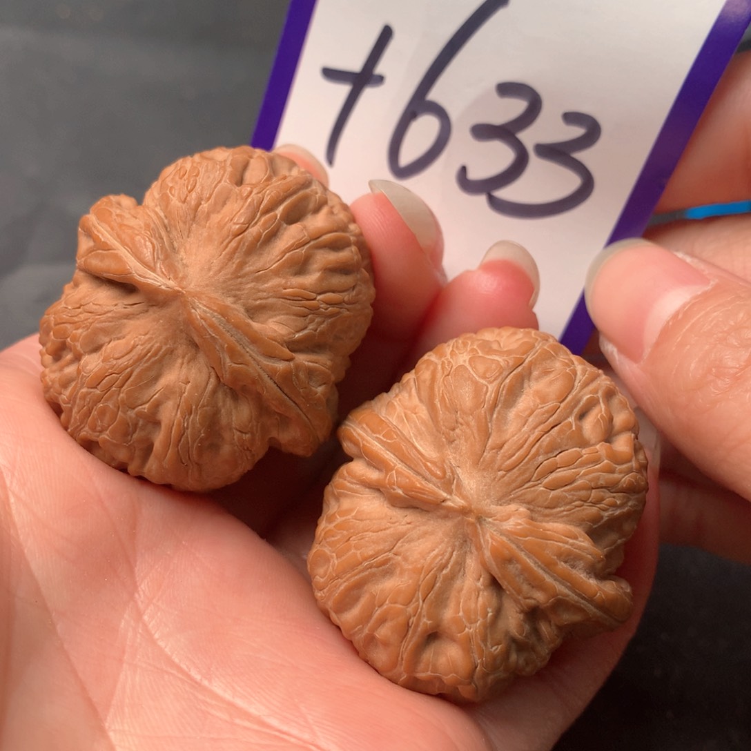 文玩核桃吊坠元宝