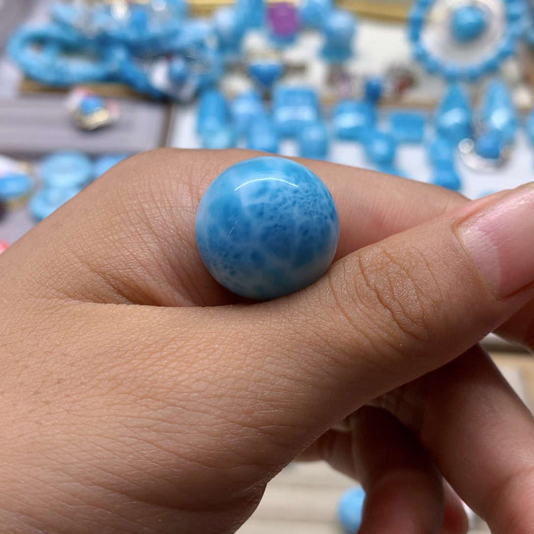 逛***逛珠宝奇石针钠钙石未镶嵌