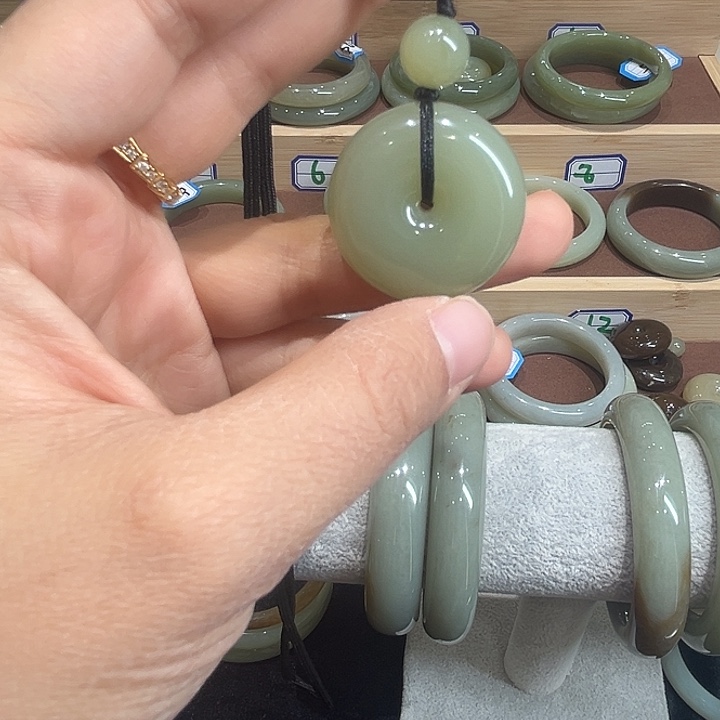 C***y和田玉（糖玉）未镶嵌手链