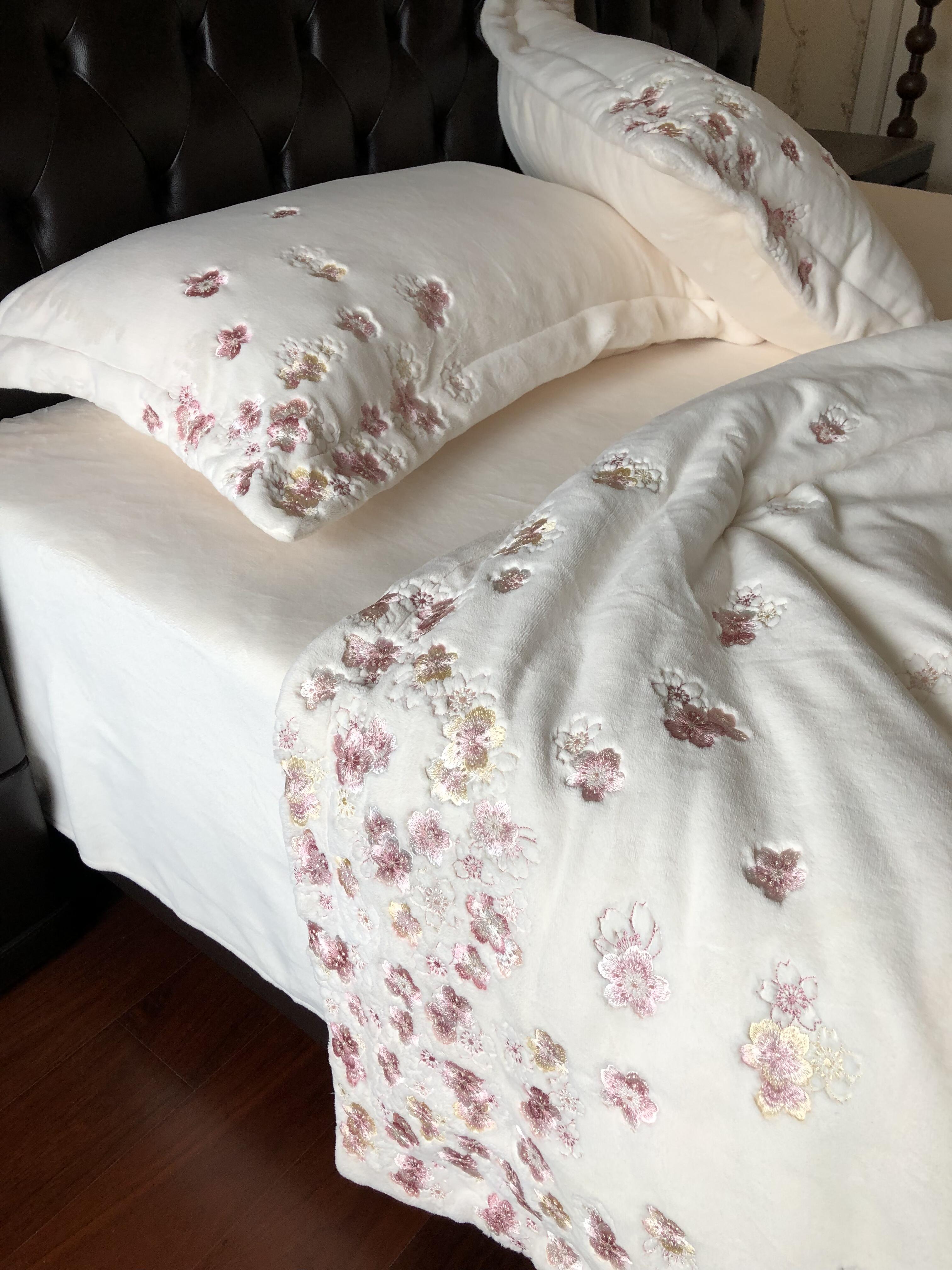 梦多多冬季牛奶绒高克重加厚保暖重工刺绣樱花绣花四件套床上用品