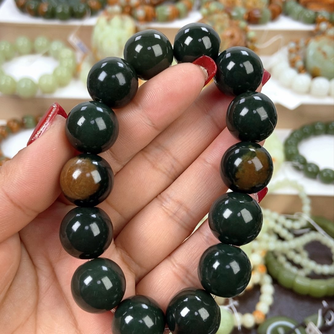 透闪石质玉手串未镶嵌