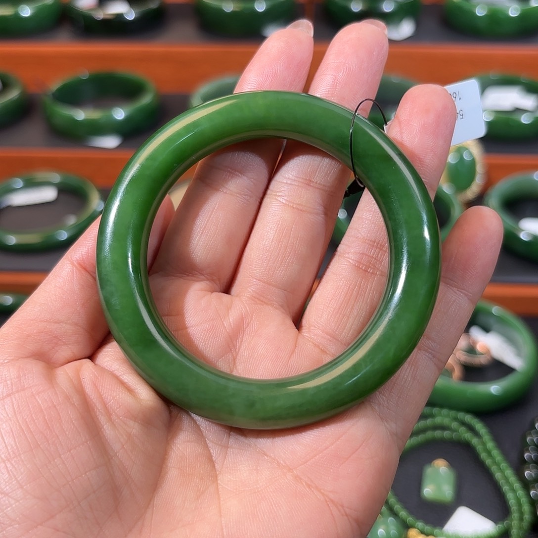 和田玉（碧玉）未镶嵌手镯辣阳绿胖圆