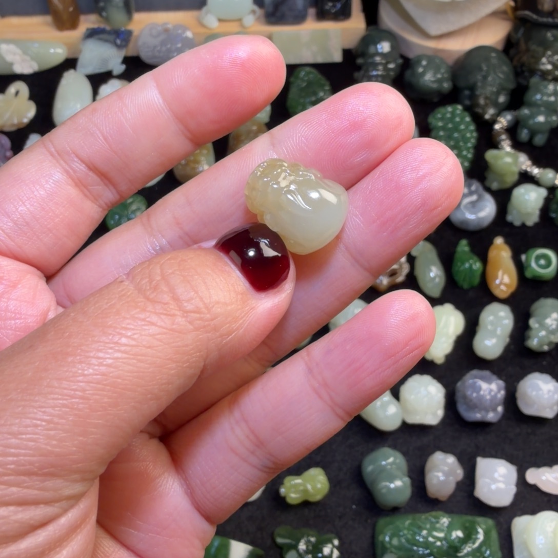 鹊***W和田玉未镶嵌颈饰