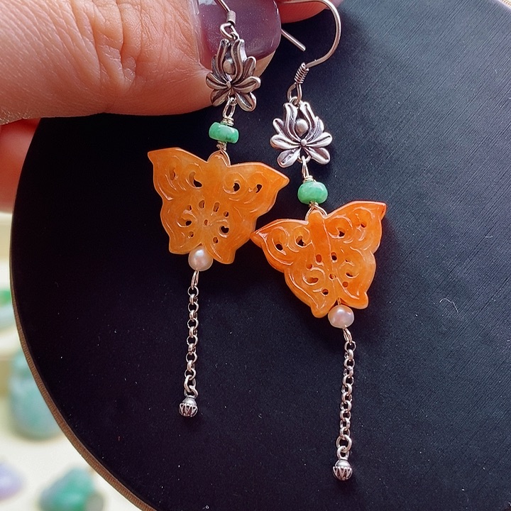 翡翠耳饰未镶嵌红翡镂空雕刻蝴蝶耳坠