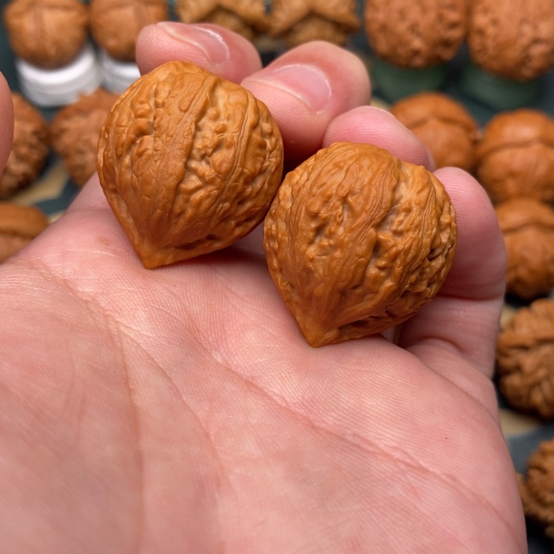 文玩核桃把件桃心粗筋