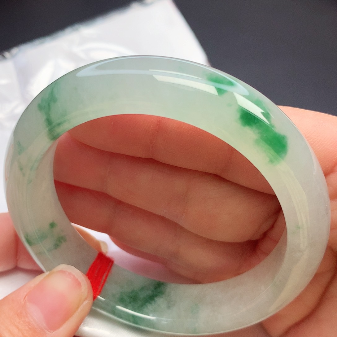 翡翠手镯未镶嵌56圈口