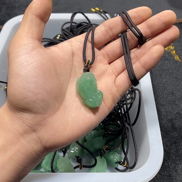 天***平黑曜岩合金颈饰东陵玉