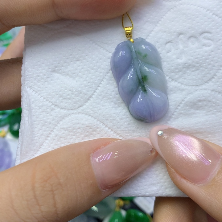 颈饰18K金镶嵌翡翠