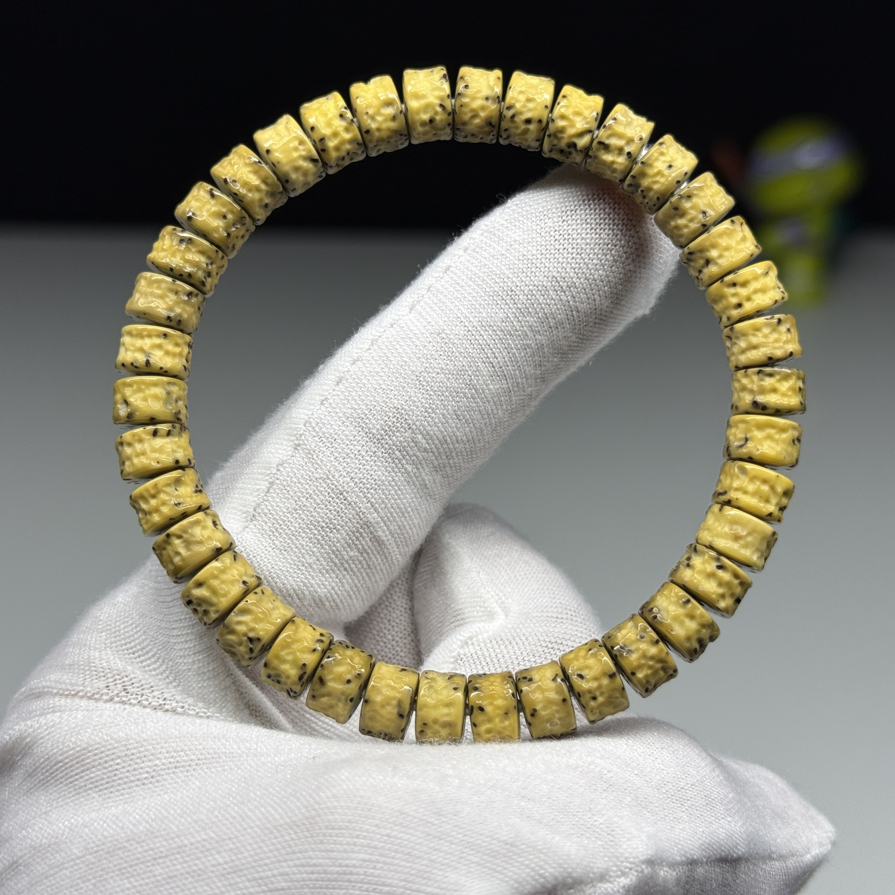 星月星嘎单圈 8X5.2 大留白精雕星嘎 同枝石玉绿包白润料打底38粒