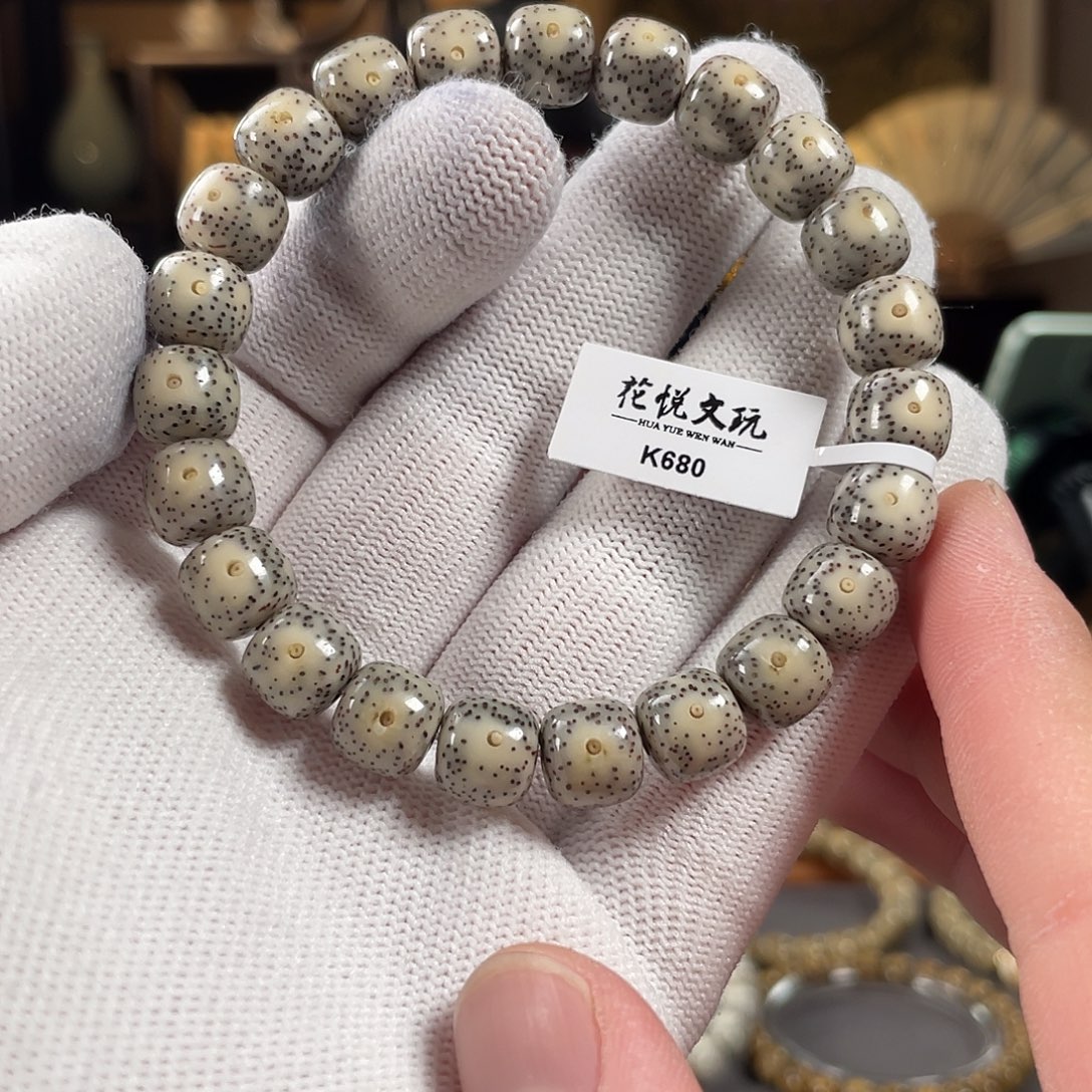 手串星月菩提10x9 石玉料月留白针尖星 K680